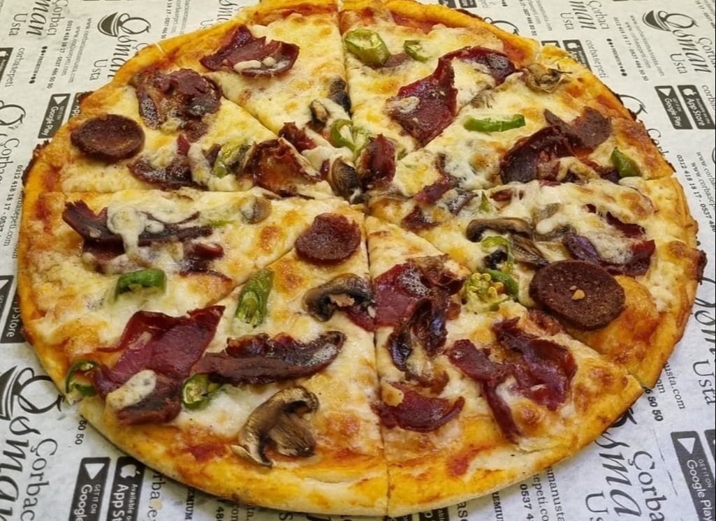 Pastrami & Sucuk Pizza