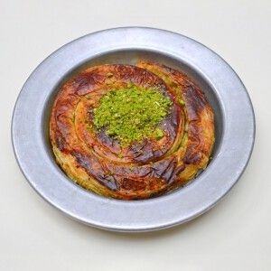 Rose-Shaped Katmer Dessert with Pistachio and Cream